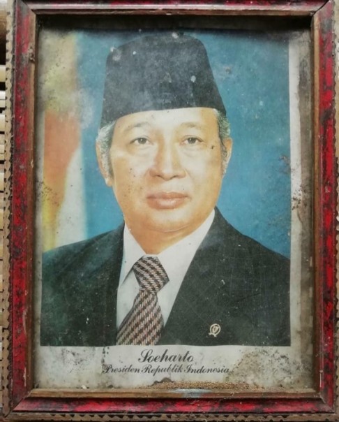 Detail Gambar Bingkai Foto Presiden Nomer 33