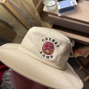 Detail Cherry Bomb Bucket Hat Nomer 41