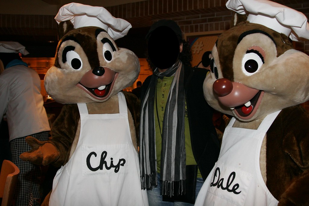 Detail Chip And Dale Apron Nomer 48