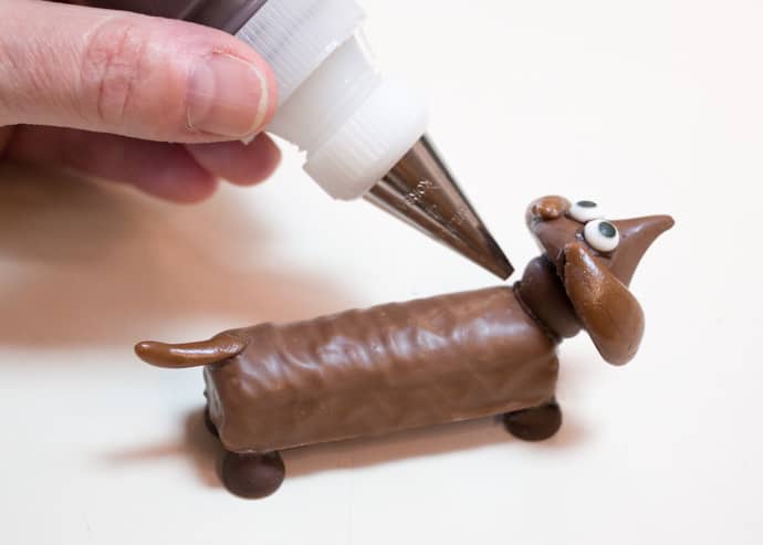 Detail Chocolate Dachshund Candy Nomer 6