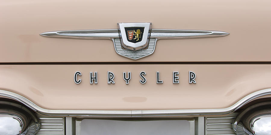 Detail Chrysler Emblem Pictures Nomer 15