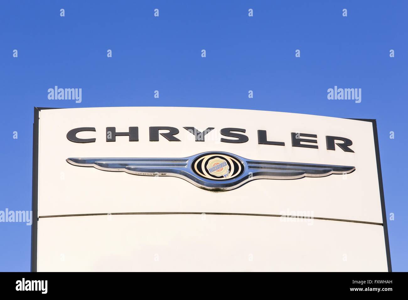 Detail Chrysler Emblem Pictures Nomer 44