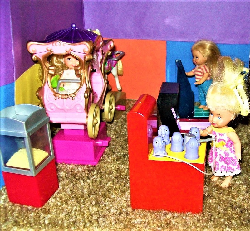 Detail Chuck E Cheese Barbie Nomer 32