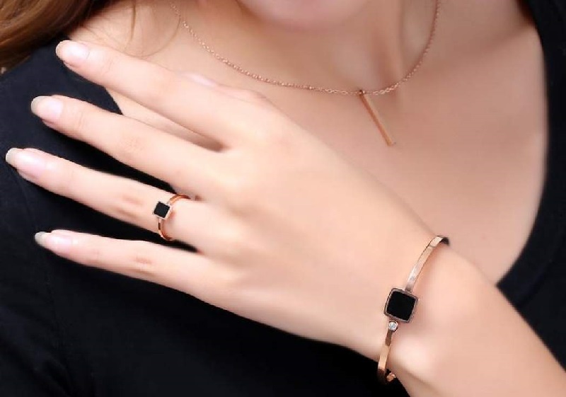 Detail Cincin Emas Wanita Nomer 25