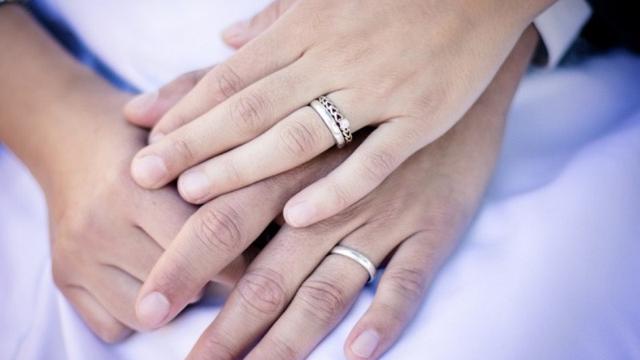 Cincin Nikah Di Tangan Mana - KibrisPDR