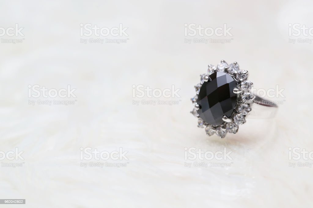 Detail Cincin Permata Hitam Nomer 34