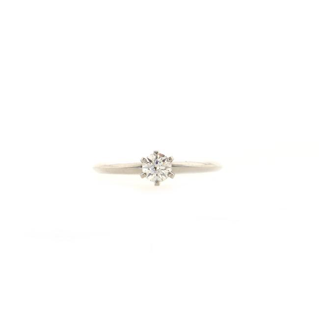 Detail Cincin Solitaire Tiffany Nomer 26