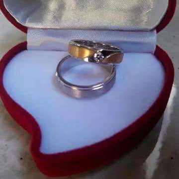 Detail Cincin Tunangan Dan Kotaknya Nomer 54