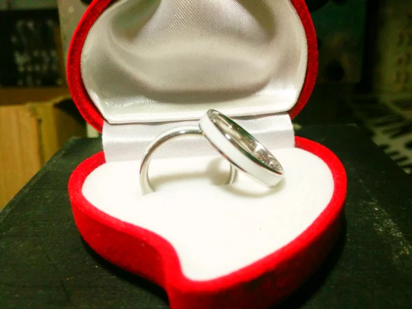 Detail Cincin Tunangan Dan Tempatnya Love Nomer 34