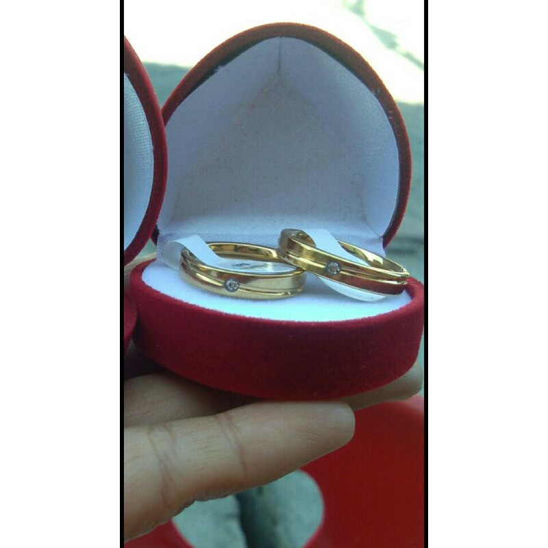 Detail Cincin Tunangan Dan Tempatnya Mewah Nomer 34