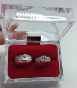 Detail Cincin Tunangan Dan Tempatnya Mewah Nomer 51