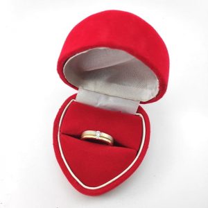 Cincin Tunangan Sama Tempatnya - KibrisPDR