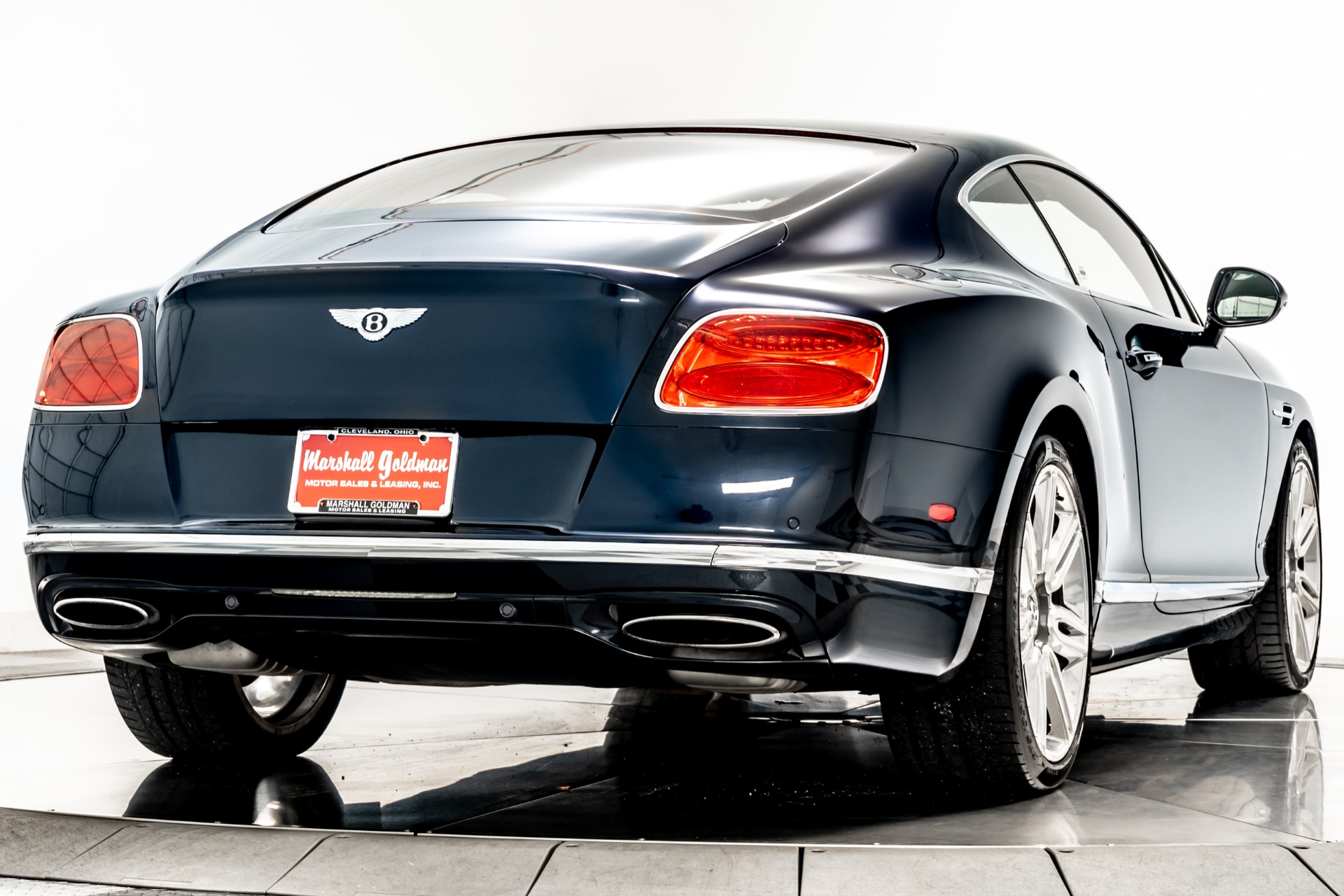 Detail Bentley Suv Black Edition Nomer 26