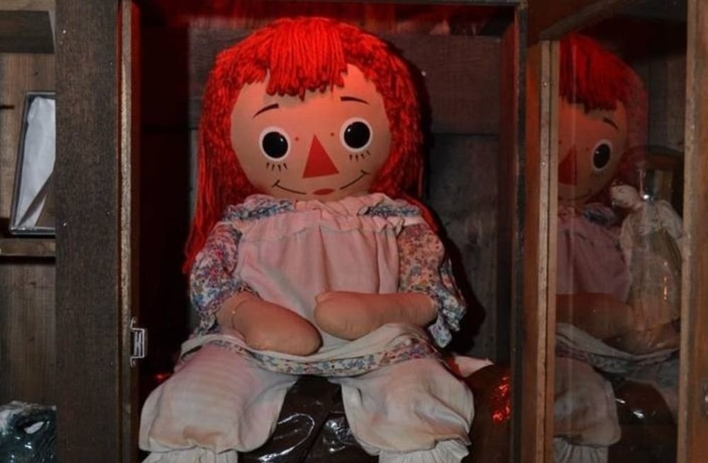 Detail Gambar Boneka Annabelle Asli Nomer 28