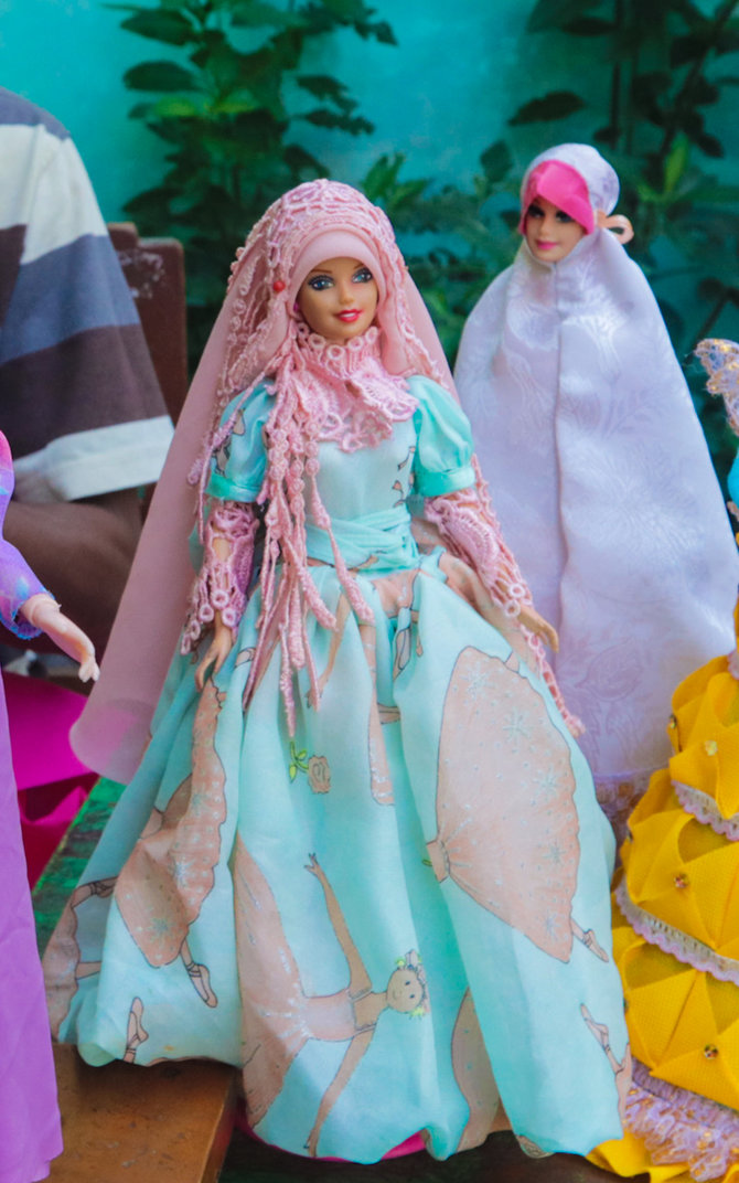 Detail Gambar Boneka Barbie Berhijab Nomer 11