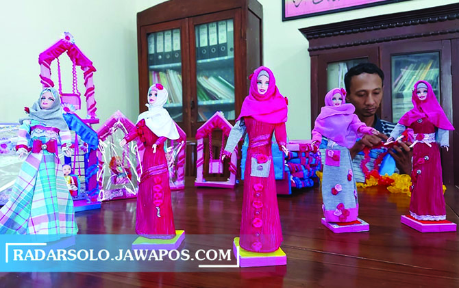 Download Gambar Boneka Barbie Muslimah Nomer 35