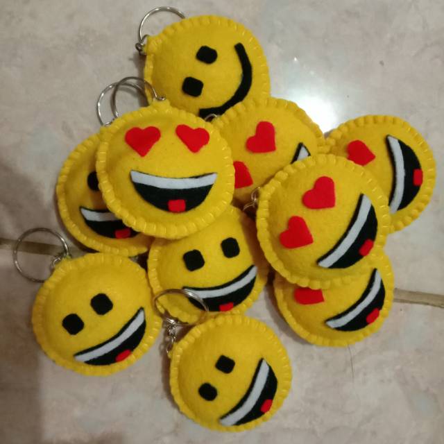 Detail Gambar Boneka Emoticon Dari Kain Flanel Nomer 14