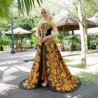 Detail Gambar Boneka Gambar Baju Kebaya Pernikahan Belakang Panjang Mewah Nomer 28