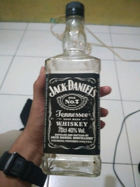 Detail Gambar Botol Jack Daniel Nomer 3