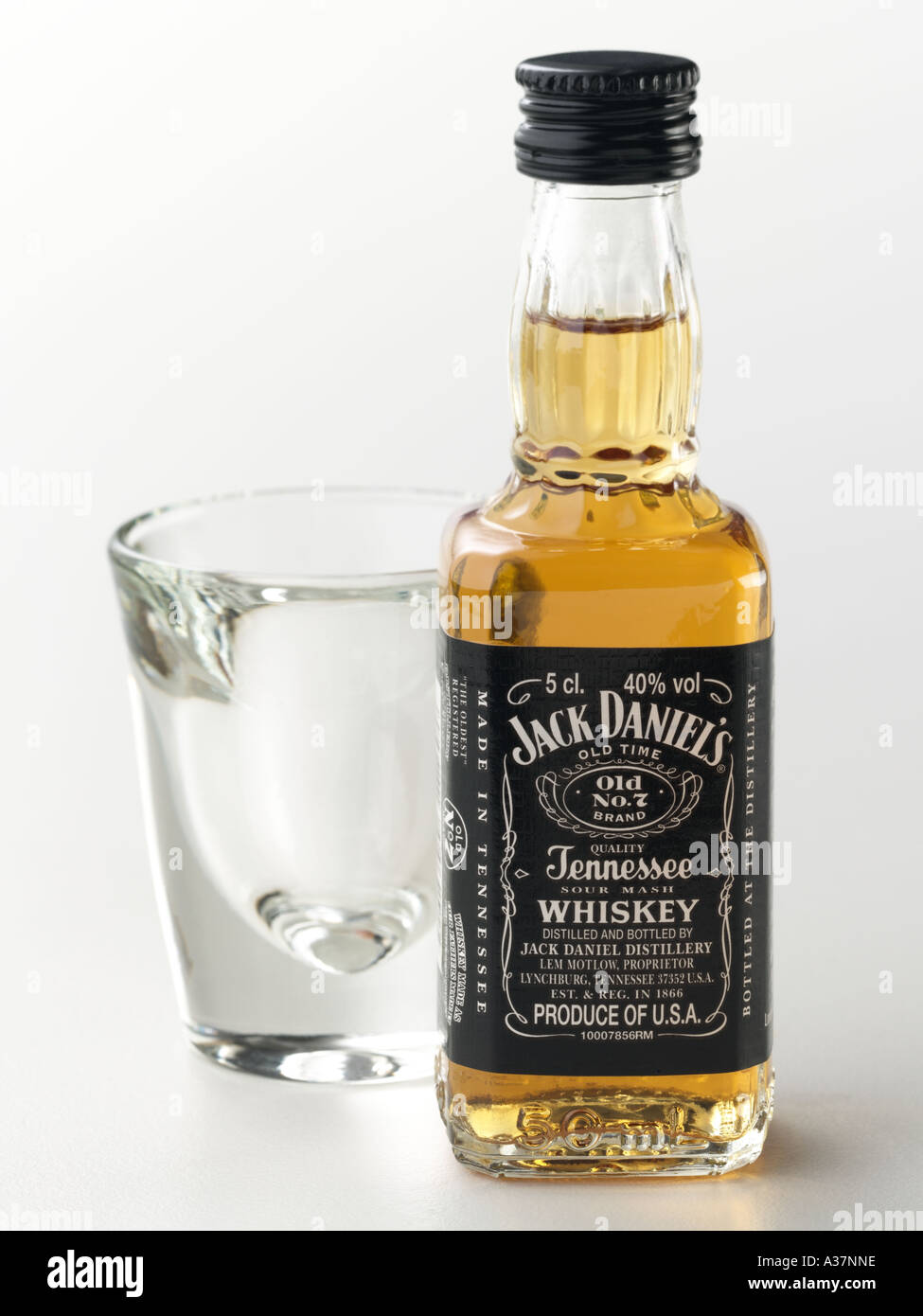 Detail Gambar Botol Jack Daniel Nomer 39