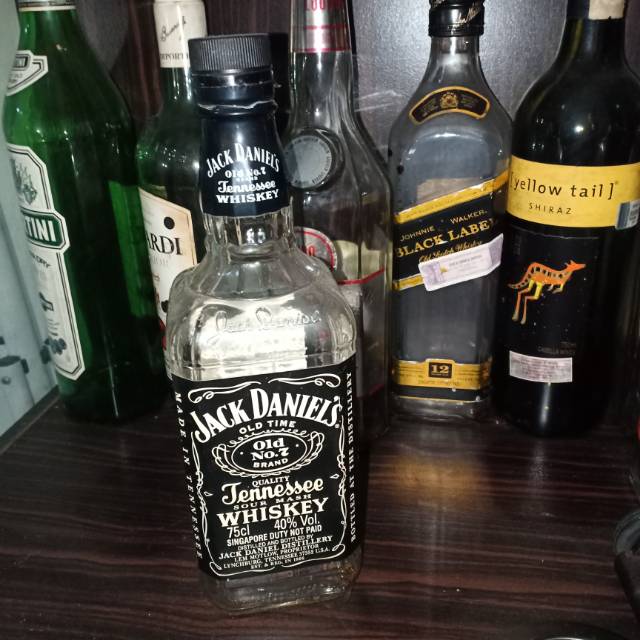 Detail Gambar Botol Jack Daniel Nomer 43