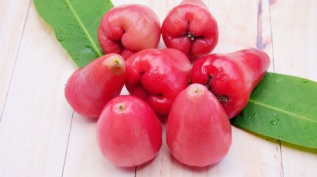 Detail Gambar Buah Jambu Merah Nomer 36