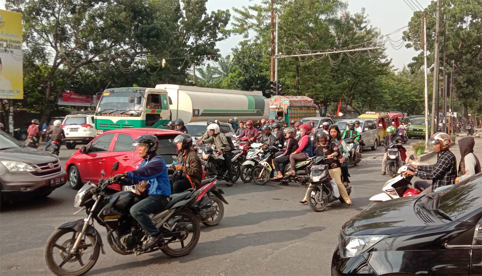 Detail Gambar Buang Sampah Sembarangan Gambar Melanggar Rambu Lalu Lintas Nomer 33