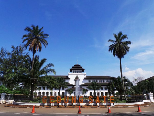 Detail Gambar Bubur Ayam Biasa Gambar Bakground Gedung Sate 2 Meter Nomer 31