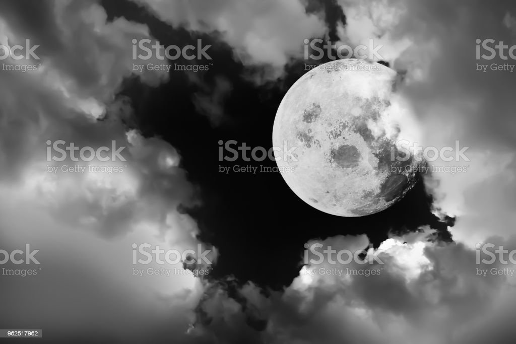 Detail Gambar Bulan Hitam Putih Nomer 35