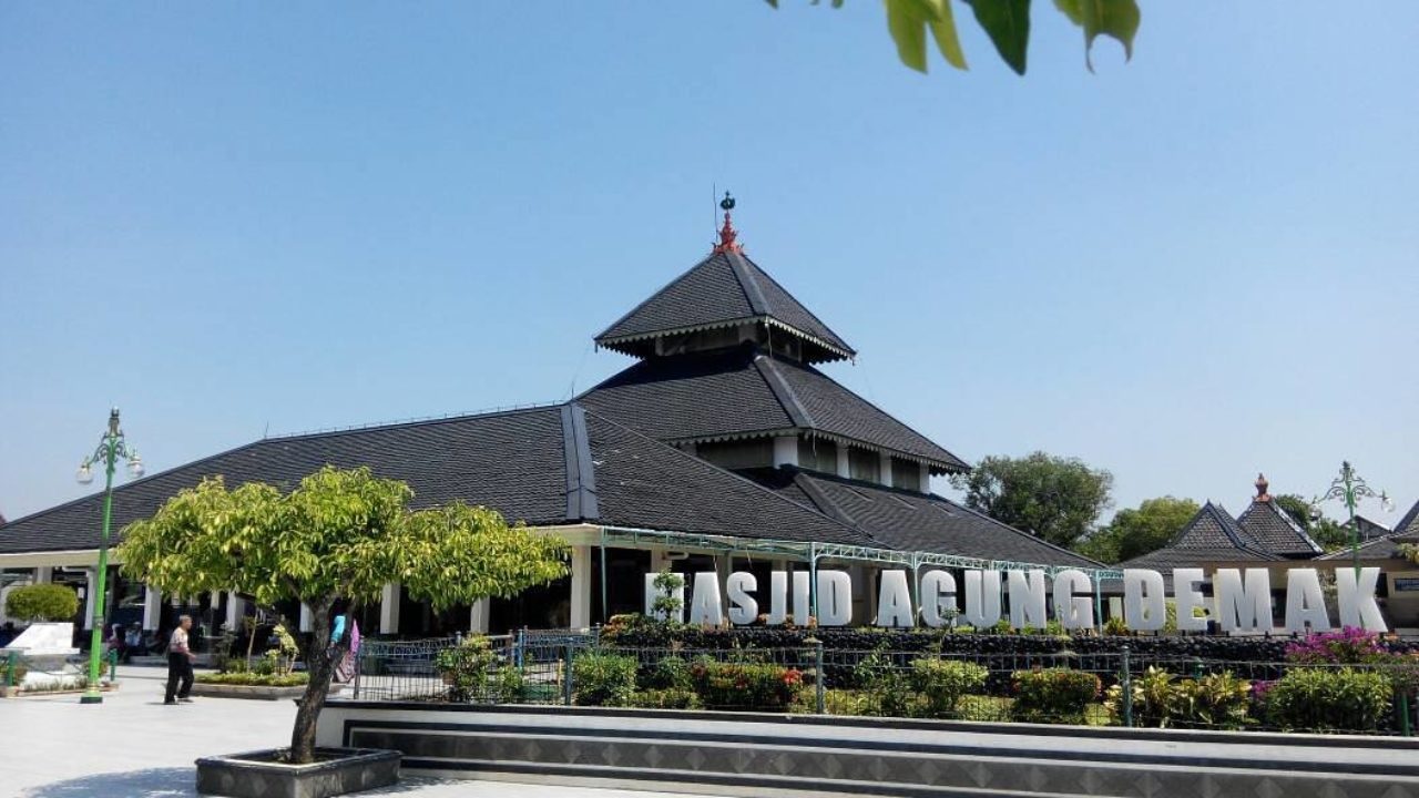 Detail Gambar Bulus Dimasjid Agung Demak Nomer 17