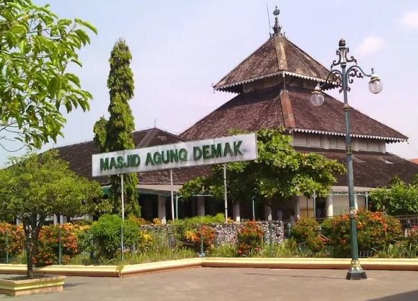 Detail Gambar Bulus Dimasjid Agung Demak Nomer 31