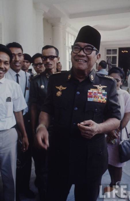 Detail Gambar Bung Karno Berwarna Nomer 23