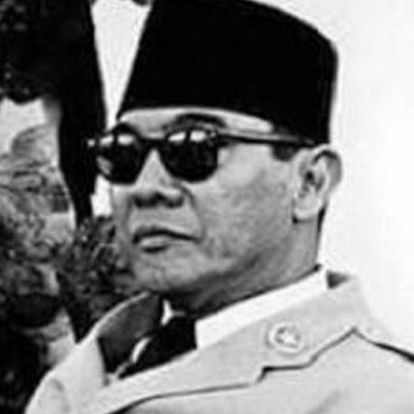 Detail Gambar Bung Karno Hitam Putih Nomer 13