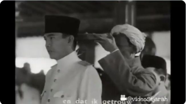 Detail Gambar Bung Karno Hitam Putih Nomer 34