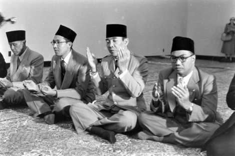 Detail Gambar Bung Karno Hitam Putih Nomer 46