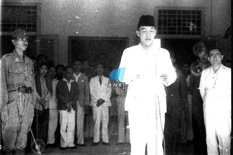 Detail Gambar Bung Karno Hitam Putih Nomer 51