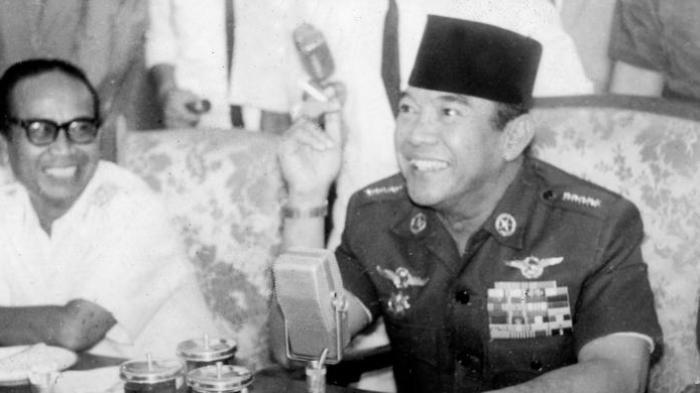 Detail Gambar Bung Karno Minum Kopi Nomer 15