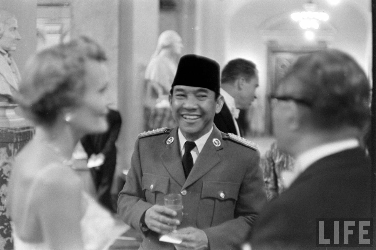 Detail Gambar Bung Karno Tuhan Tidak Merubah Satu Bangsa Nomer 30