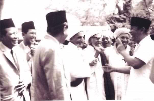 Detail Gambar Bung Karno Tuhan Tidak Merubah Satu Bangsa Nomer 31