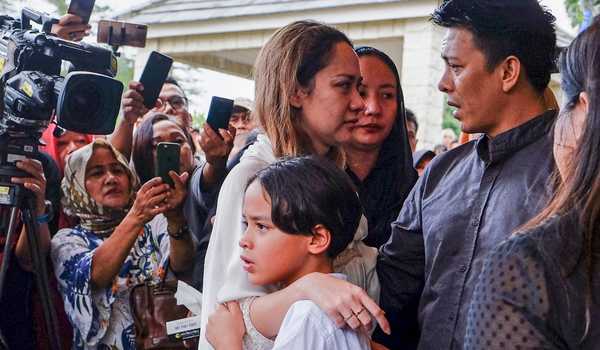 Detail Gambar Bunga Citra Lestari Dan Ashraf Sinclair Nomer 20