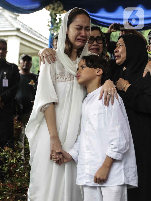 Detail Gambar Bunga Citra Lestari Dan Ashraf Sinclair Nomer 3