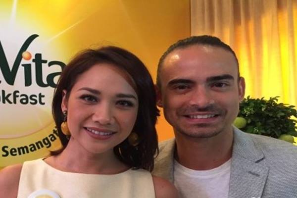 Detail Gambar Bunga Citra Lestari Dan Ashraf Sinclair Nomer 30