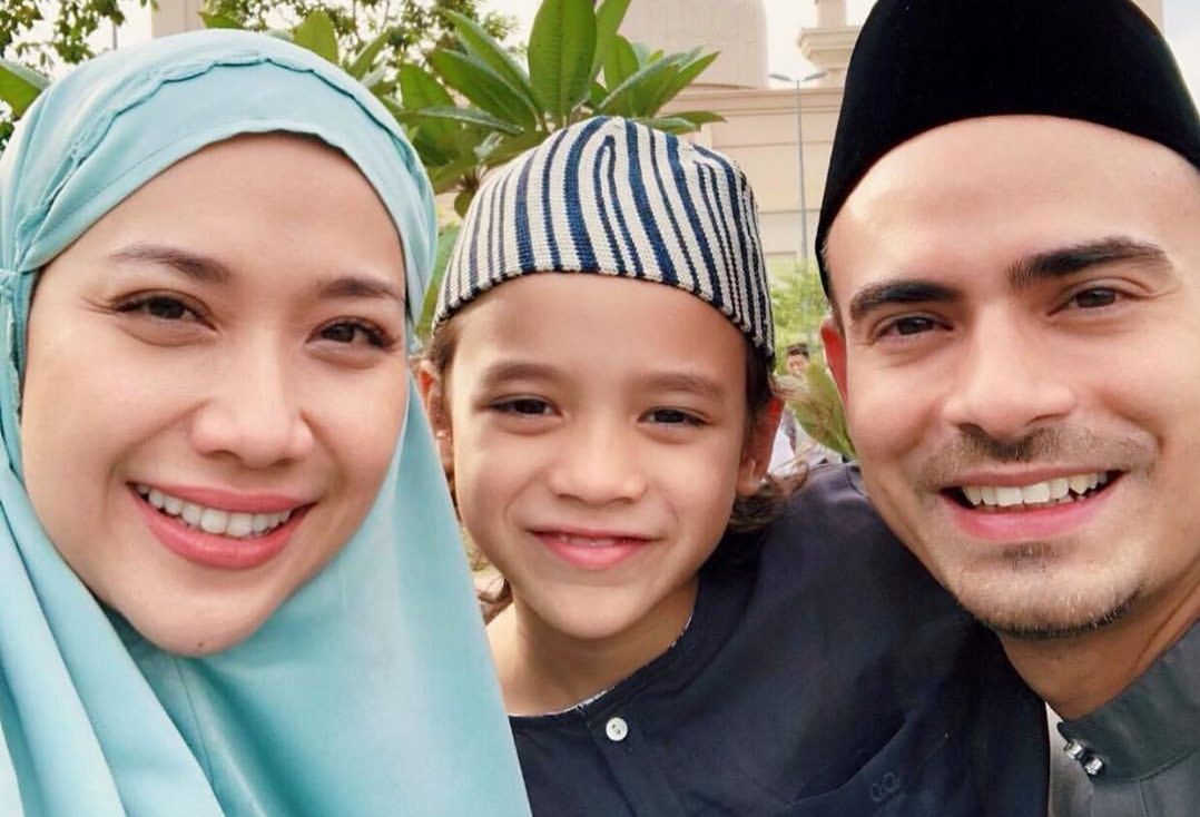 Detail Gambar Bunga Citra Lestari Dan Ashraf Sinclair Nomer 32
