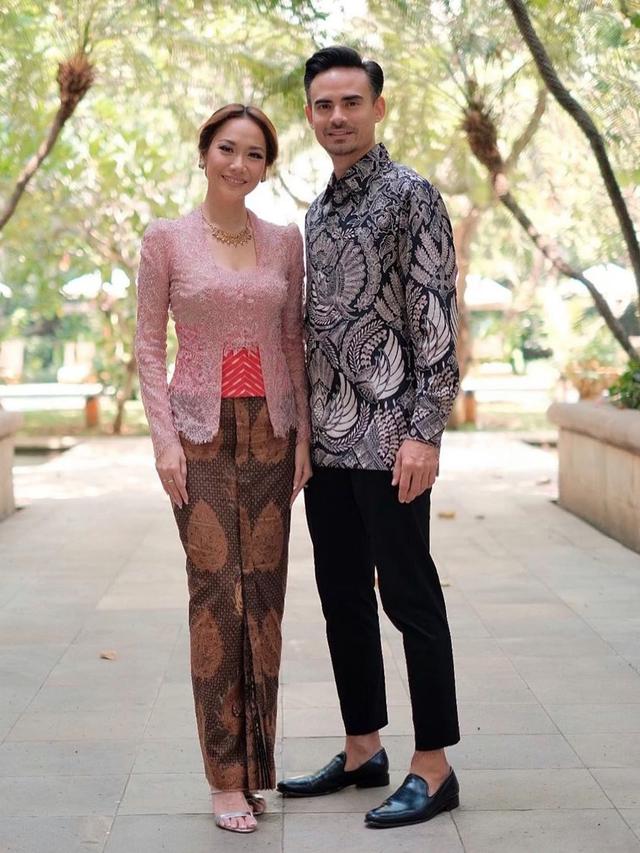 Detail Gambar Bunga Citra Lestari Dan Ashraf Sinclair Nomer 37