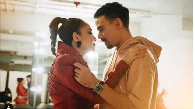 Detail Gambar Bunga Citra Lestari Dan Ashraf Sinclair Nomer 49
