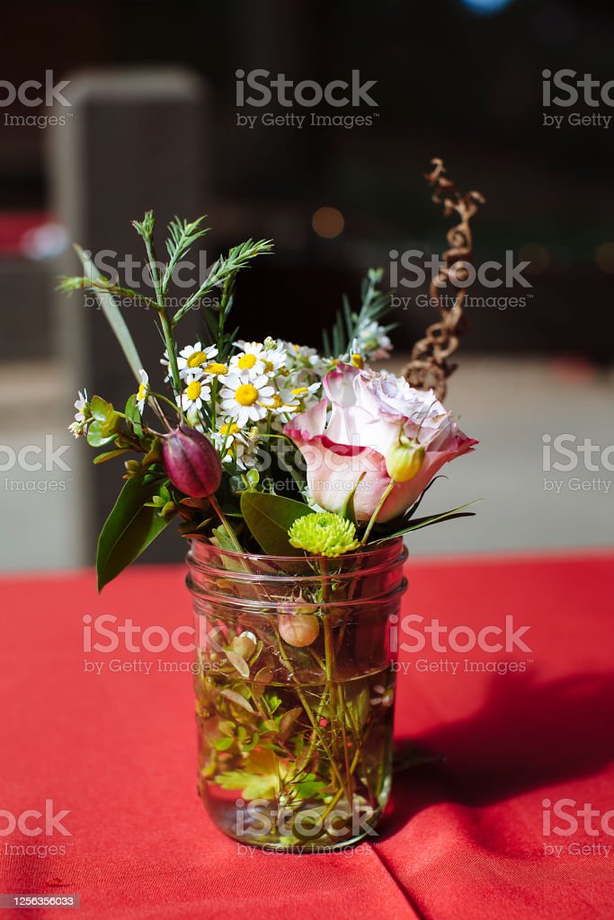 Detail Gambar Bunga Dalam Vas Nomer 30