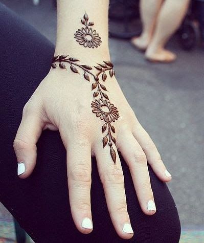 Detail Gambar Bunga Henna Simple Nomer 23