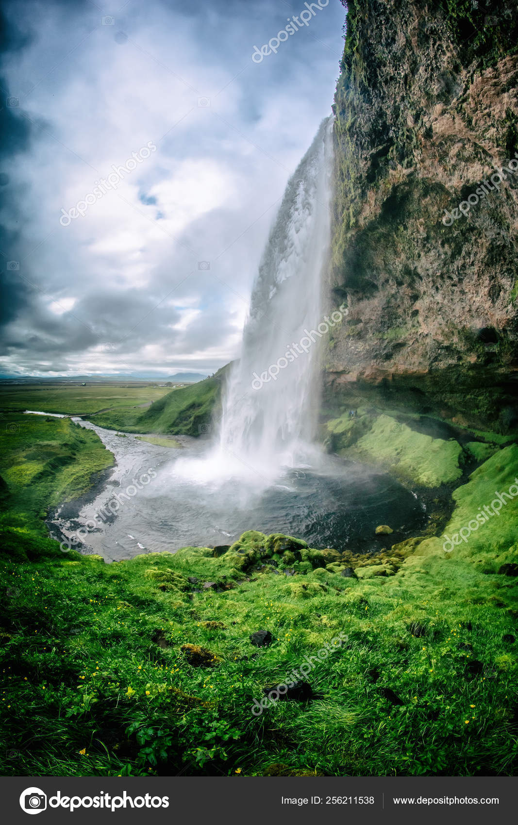 Detail Air Terjun Seljalandsfoss Di Islandia Nomer 38