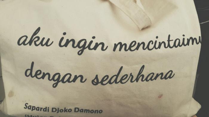 Detail Aku Ingin Mencintaimu Dengan Sederhana Puisi Nomer 36