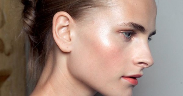 Detail Alat Make Up Yang Bikin Glowing Nomer 6